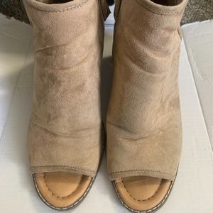 Comfortable heeled shoes